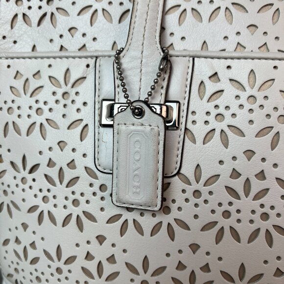 COACH f27391 Taylor Eyelet Carryall Tote Bag - Picture 2 of 7